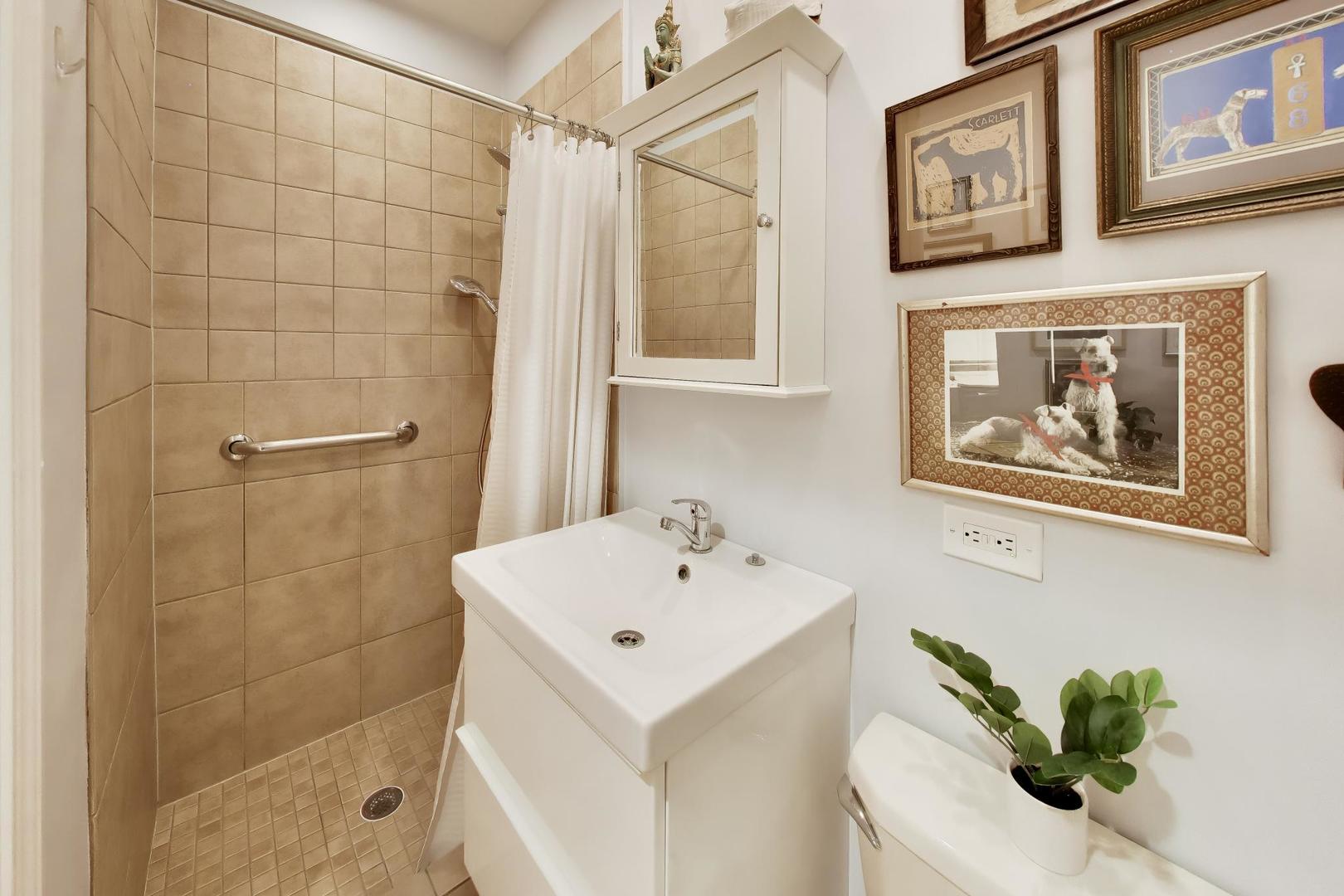 1324 W Albion Avenue Unit: 1E
