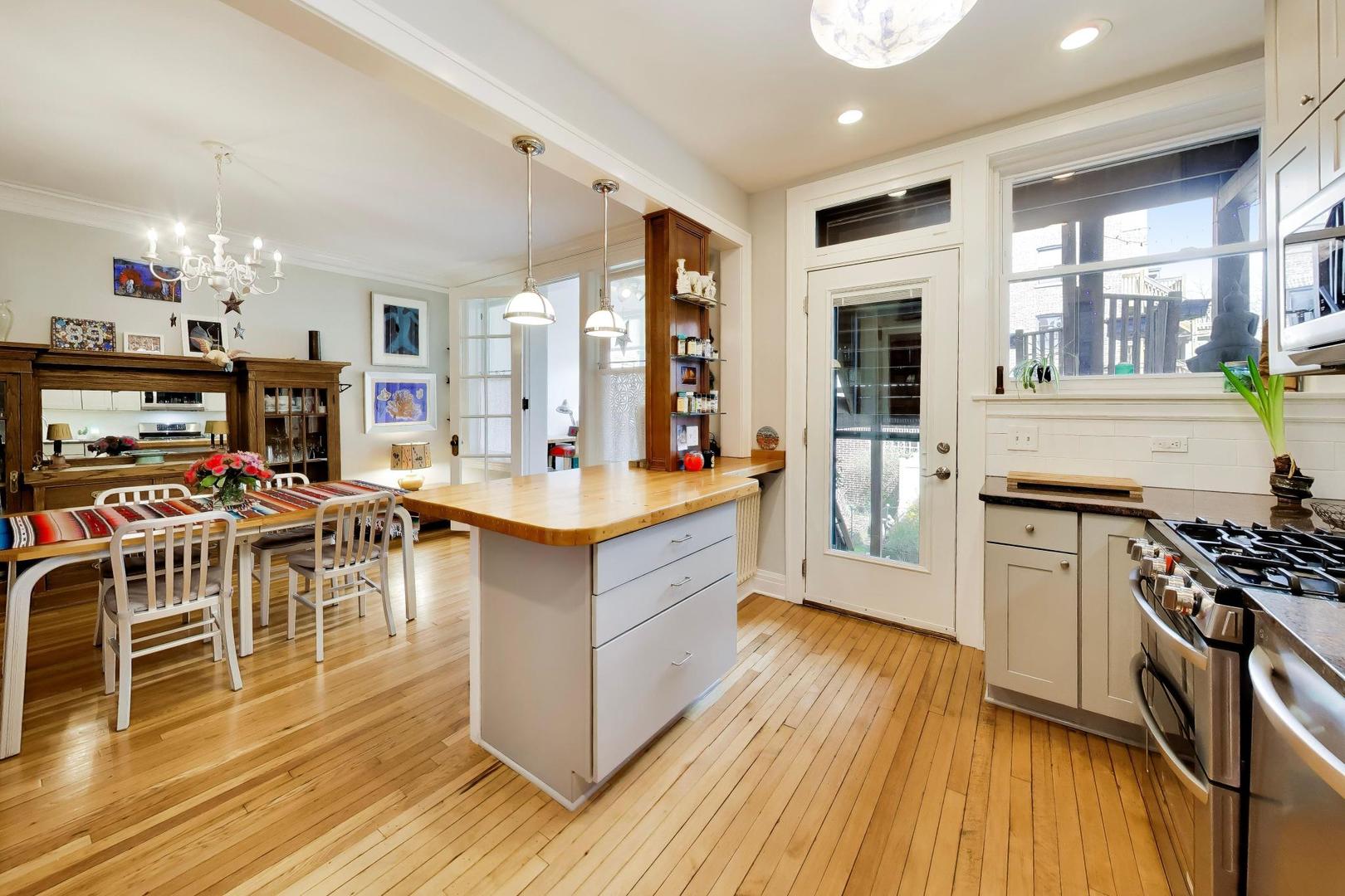 1324 W Albion Avenue Unit: 1E