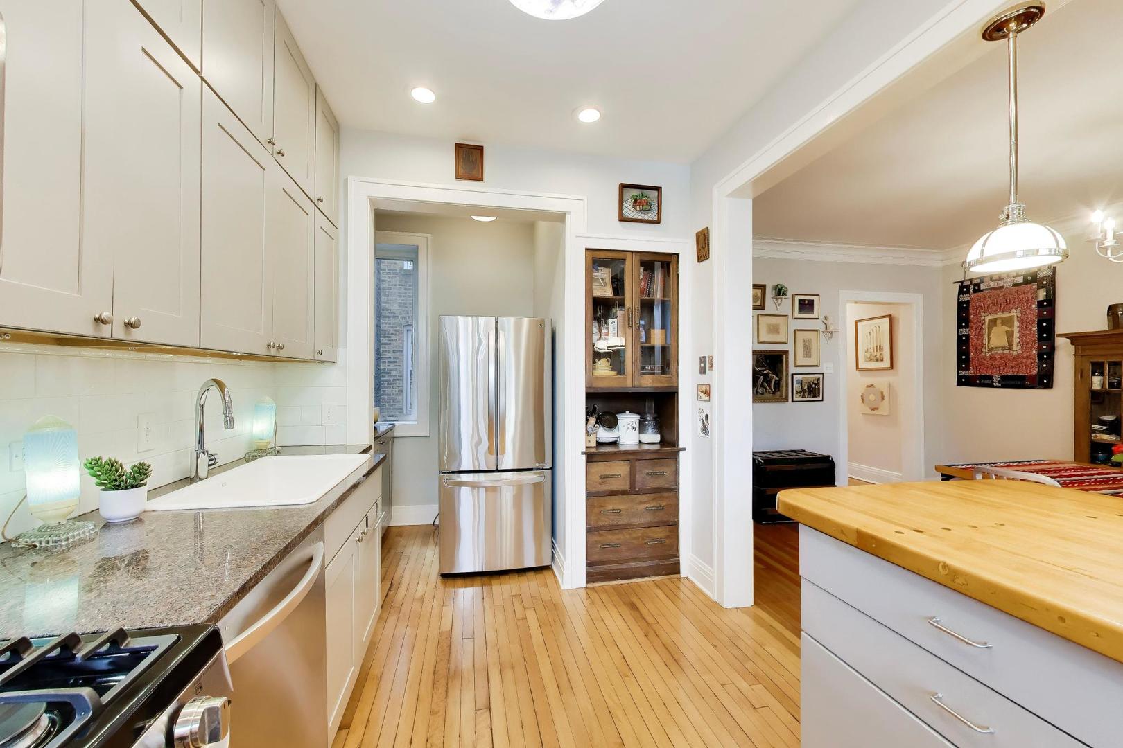 1324 W Albion Avenue Unit: 1E