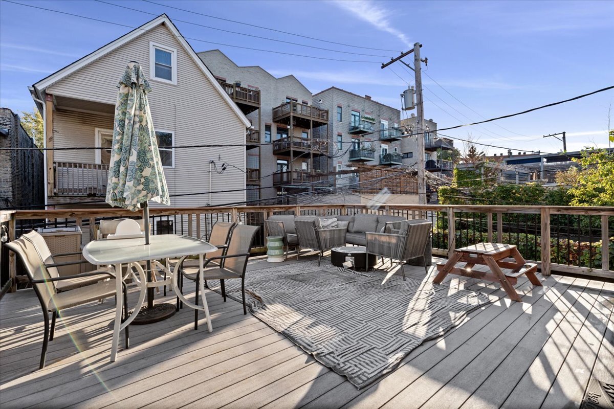 853 W Roscoe Street Unit: 1