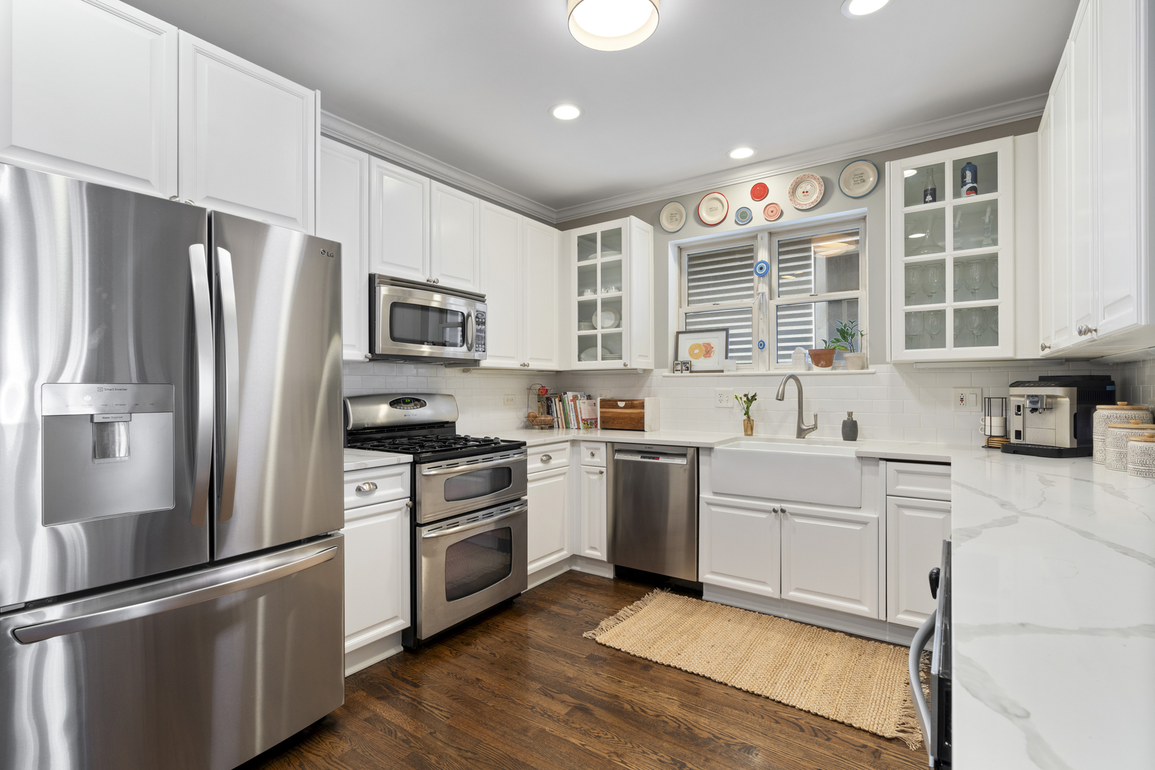 853 W Roscoe Street Unit: 1