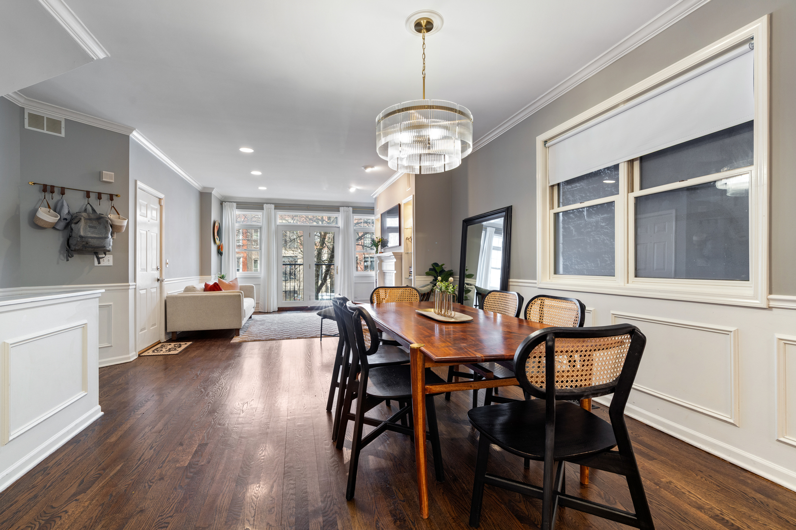 853 W Roscoe Street Unit: 1