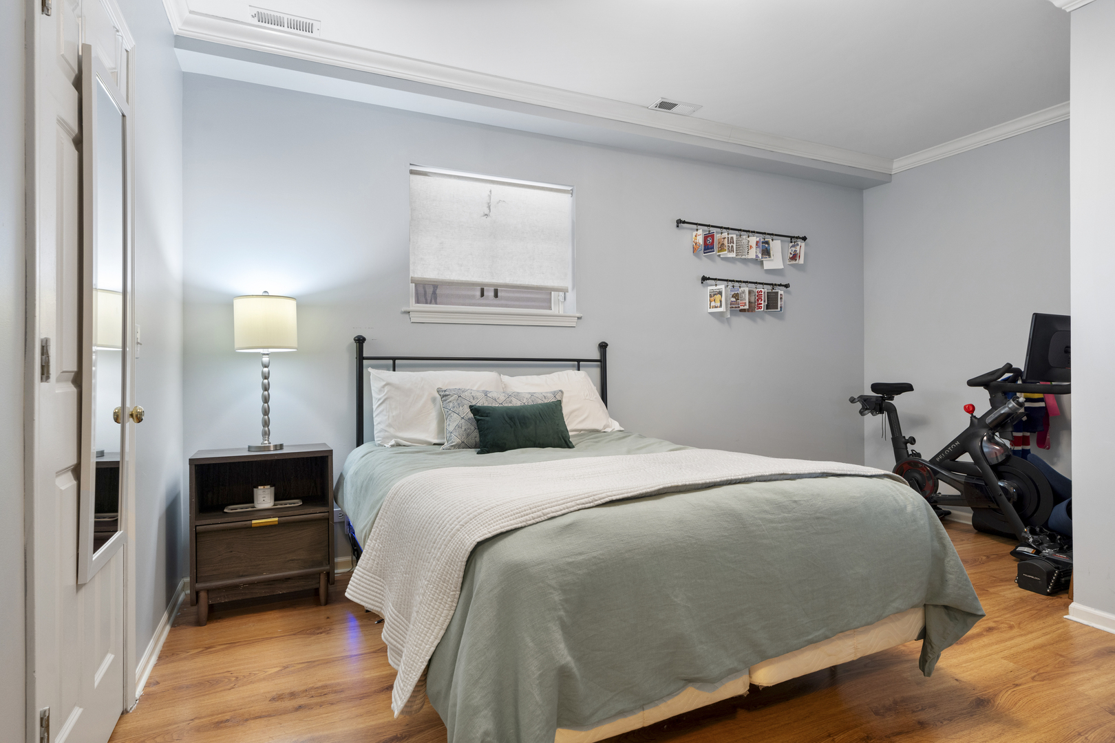 853 W Roscoe Street Unit: 1
