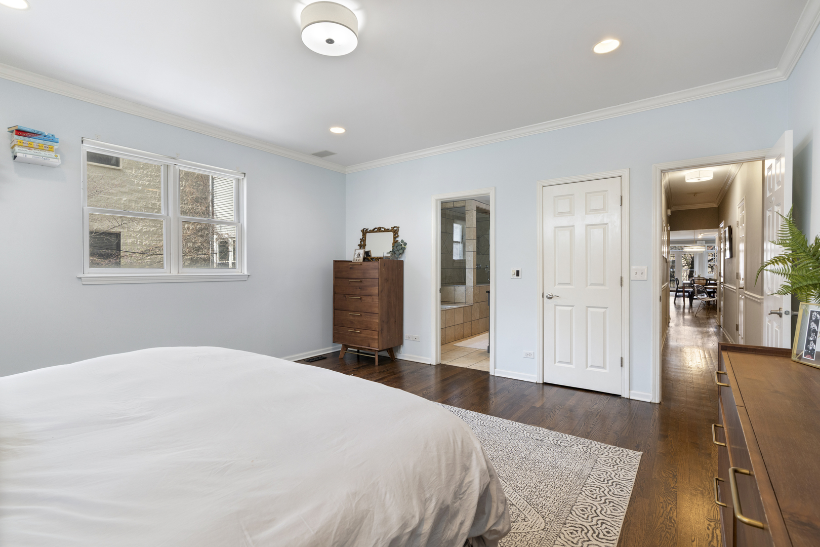 853 W Roscoe Street Unit: 1