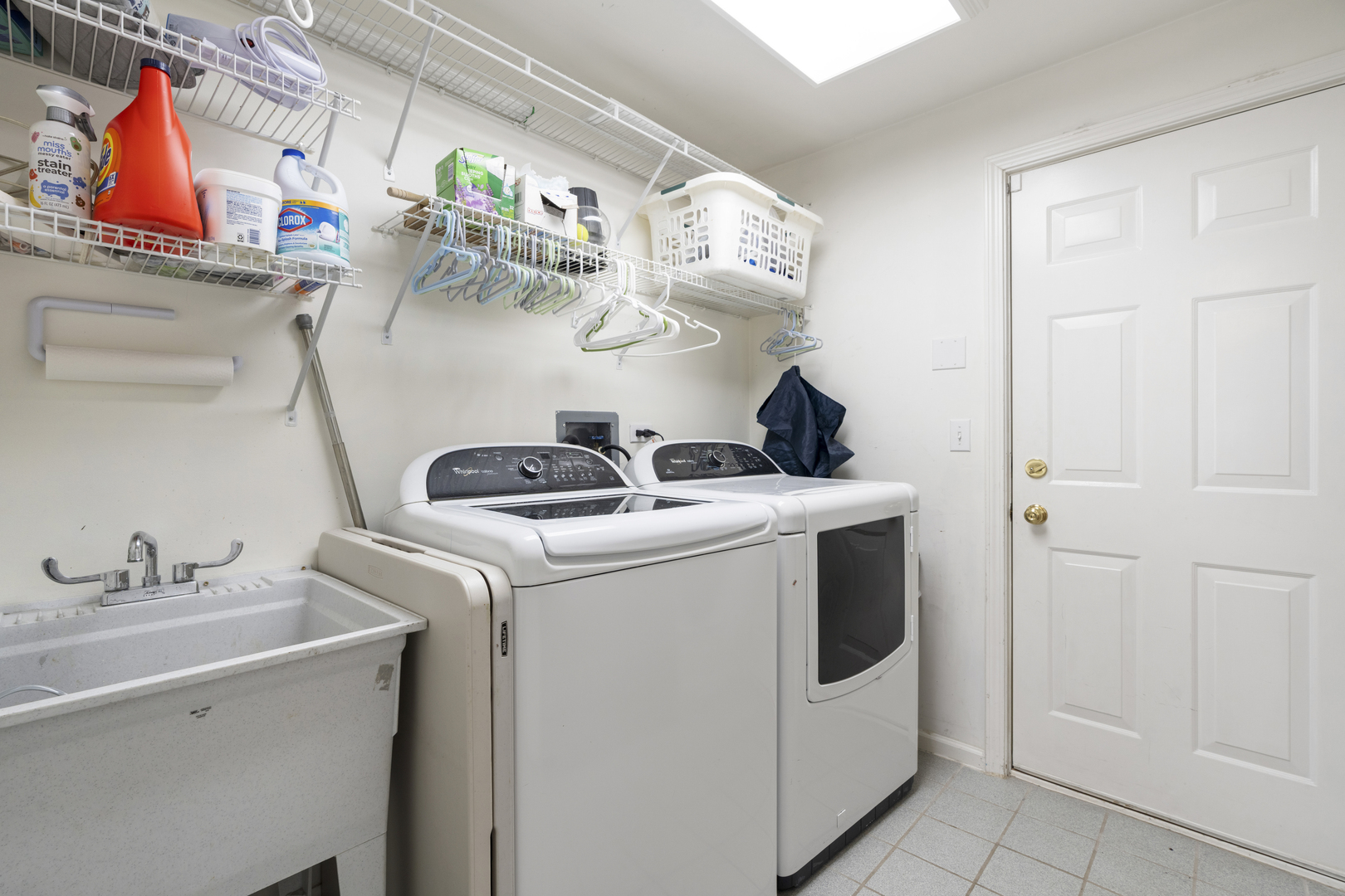 853 W Roscoe Street Unit: 1
