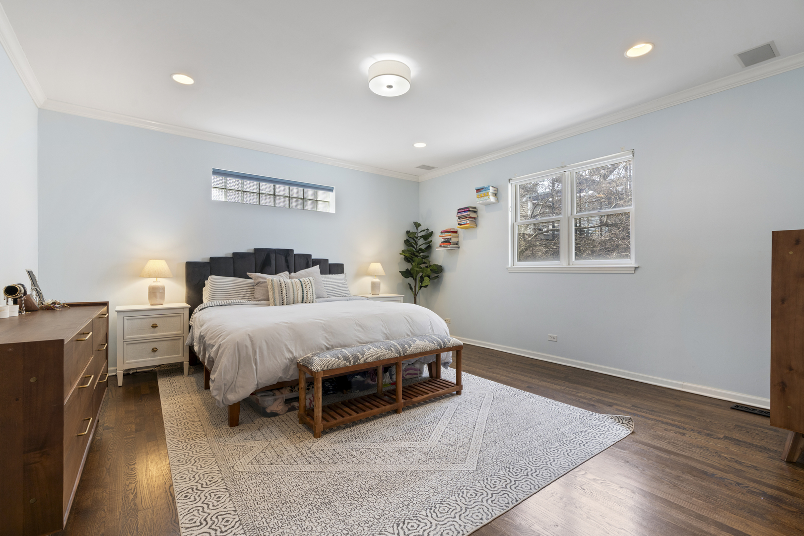 853 W Roscoe Street Unit: 1
