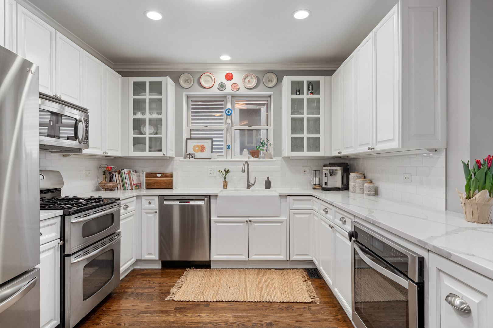 853 W Roscoe Street Unit: 1