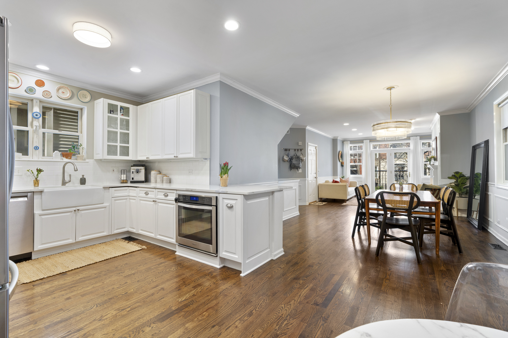 853 W Roscoe Street Unit: 1