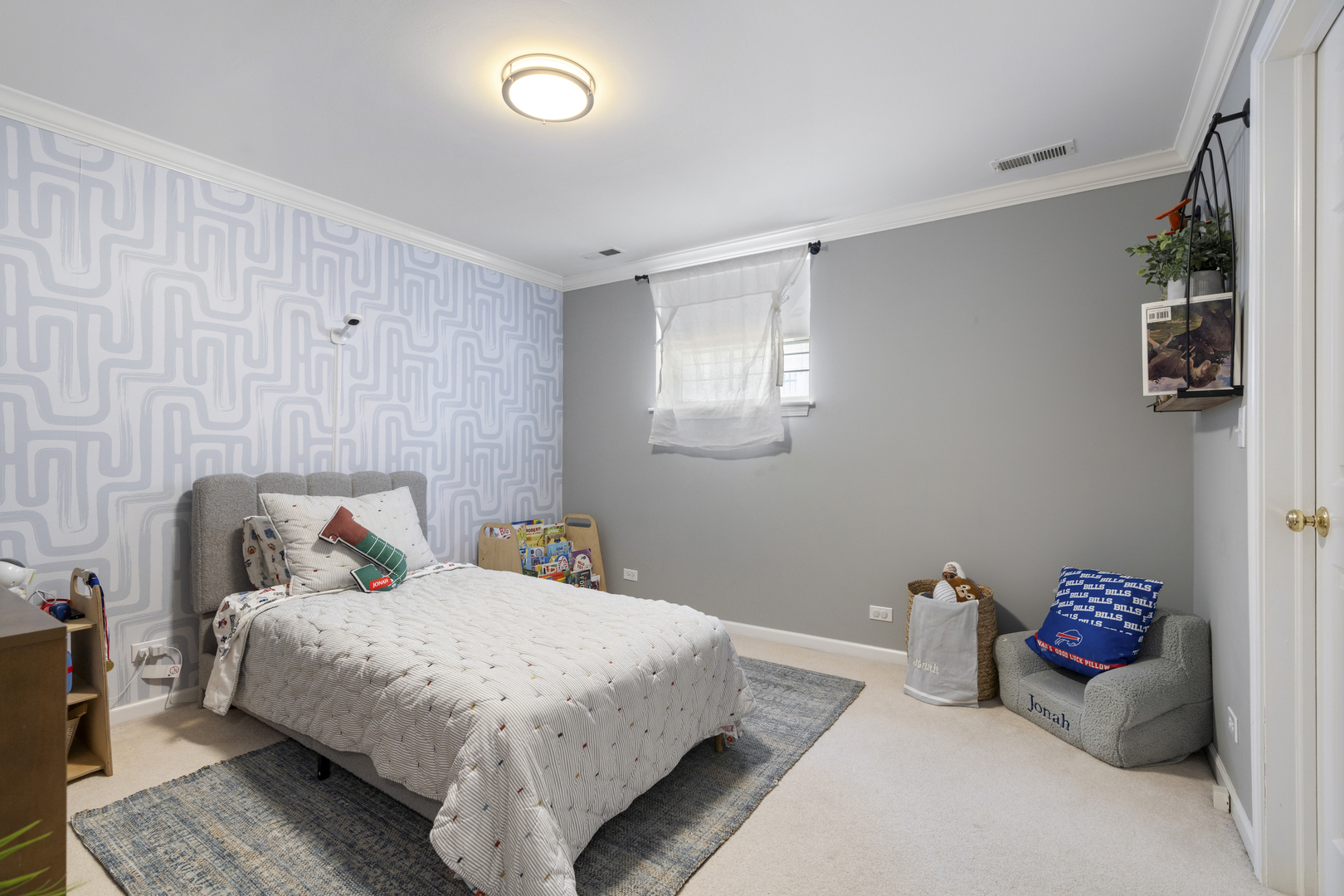 853 W Roscoe Street Unit: 1