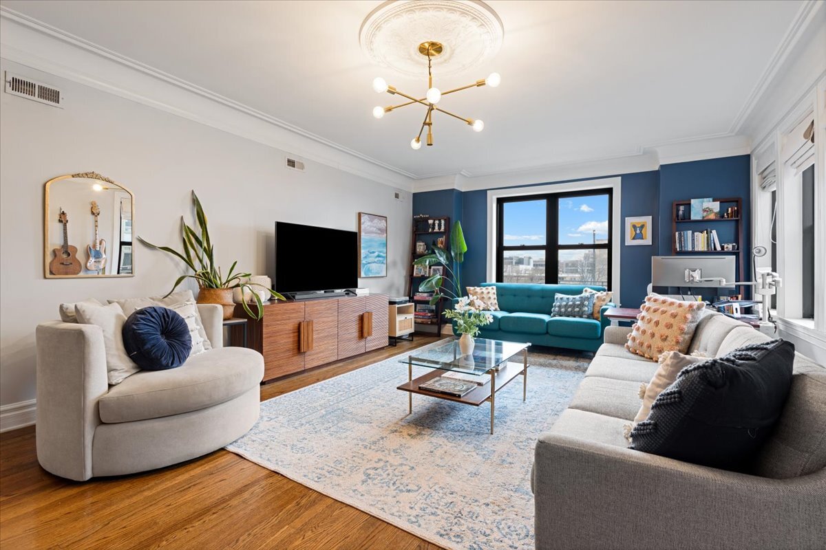 433 W Briar Place Unit: 6B