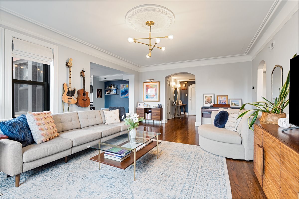 433 W Briar Place Unit: 6B