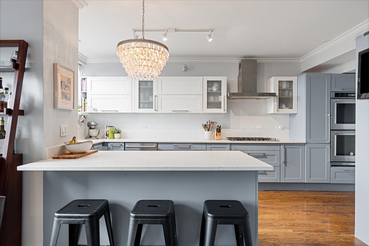 433 W Briar Place Unit: 6B