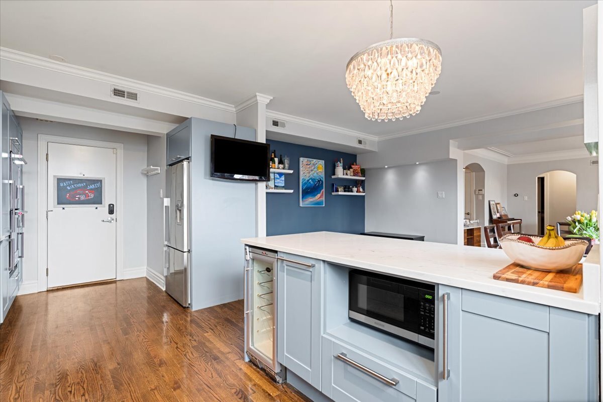 433 W Briar Place Unit: 6B