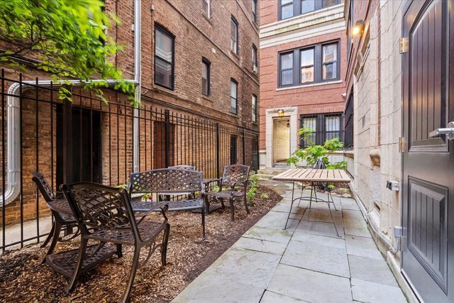 433 W Briar Place Unit: 6B