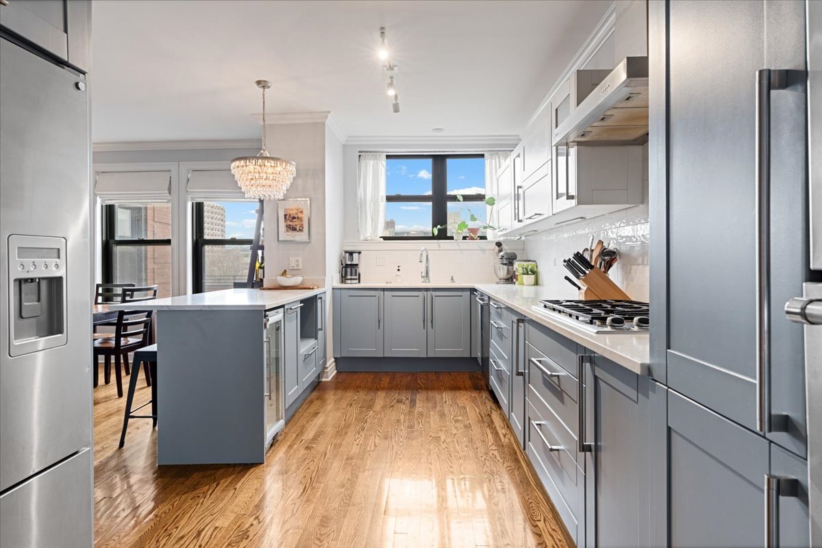 433 W Briar Place Unit: 6B