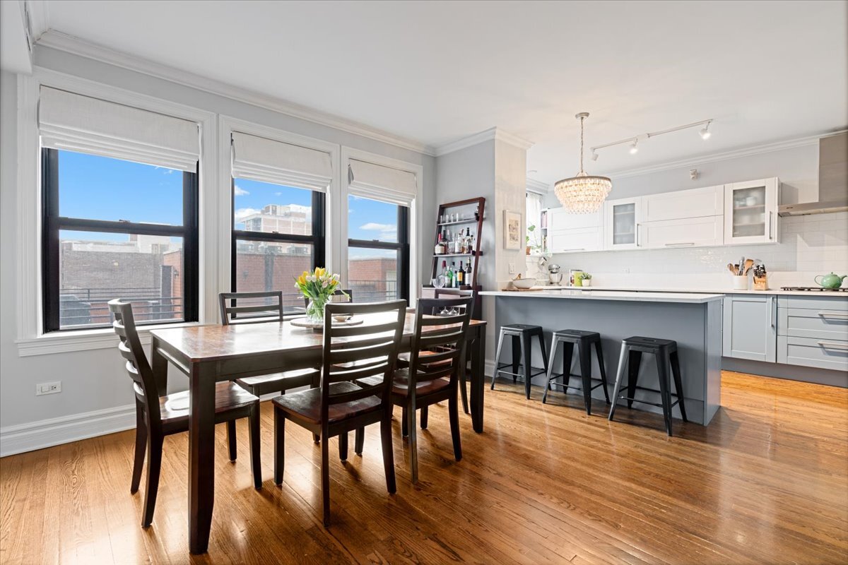 433 W Briar Place Unit: 6B