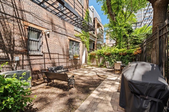 433 W Briar Place Unit: 6B