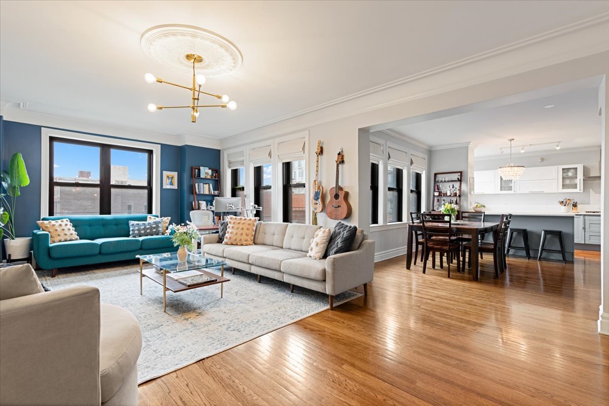 433 W Briar Place Unit: 6B