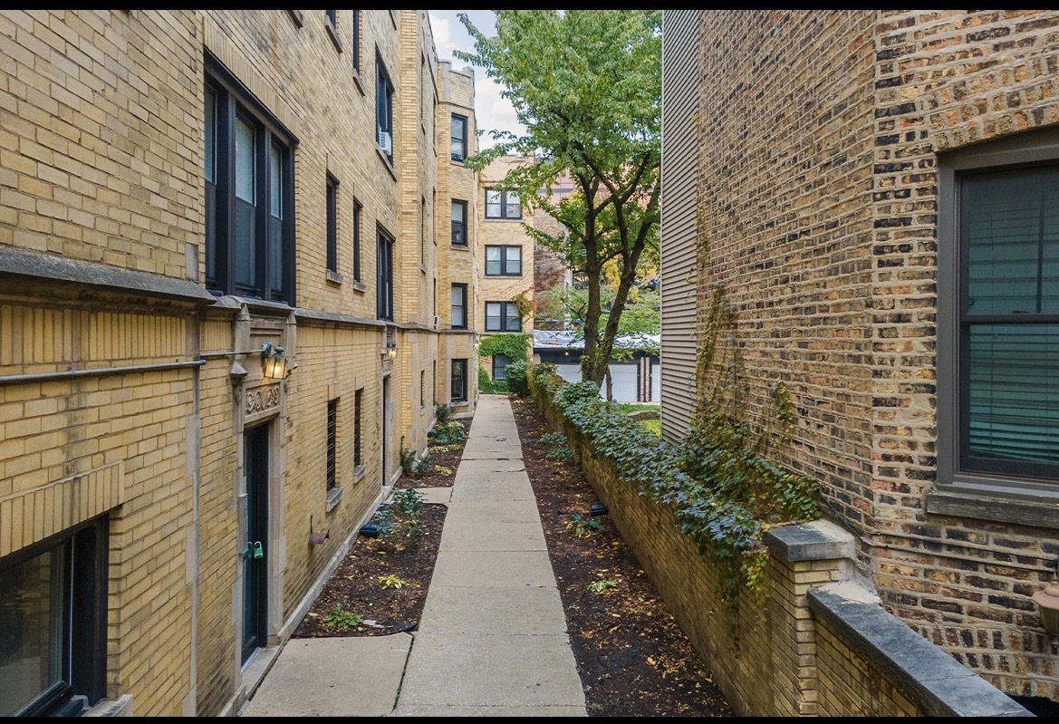 646 W Roscoe Avenue Unit: 1N