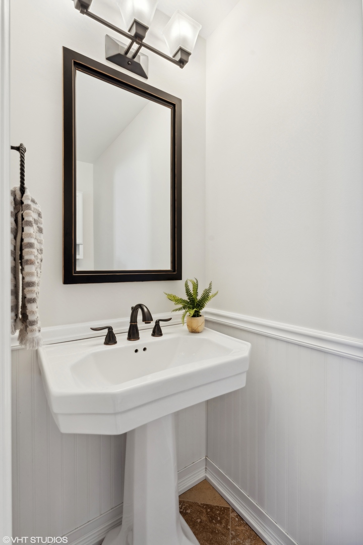 1251 W Fletcher Street Unit: E