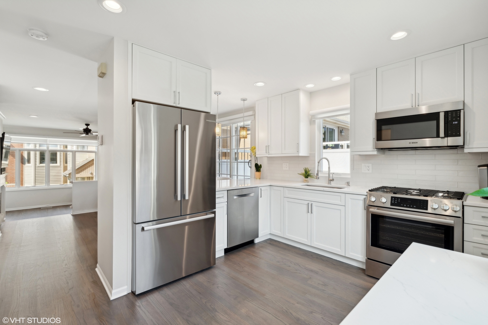 1251 W Fletcher Street Unit: E