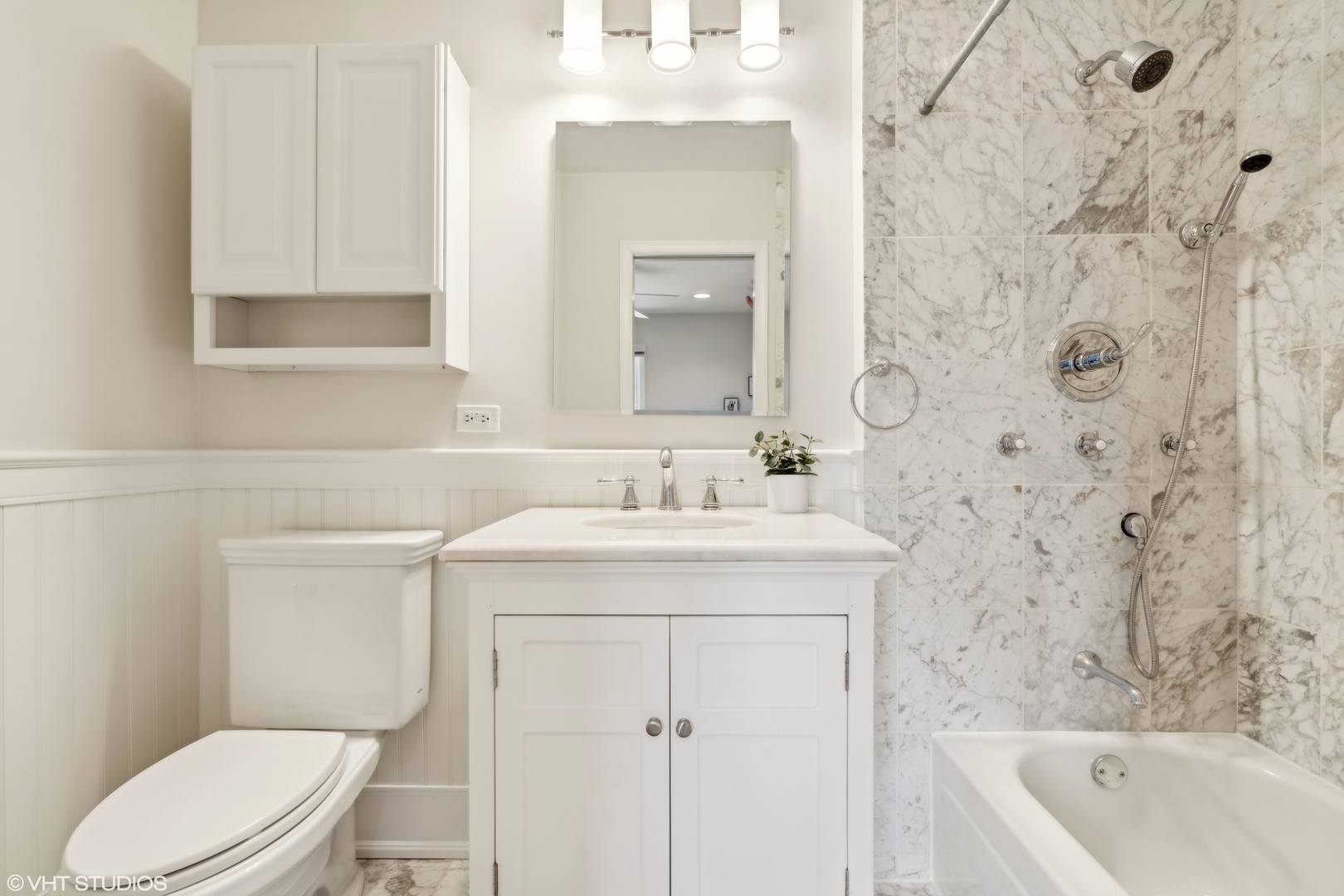 1251 W Fletcher Street Unit: E