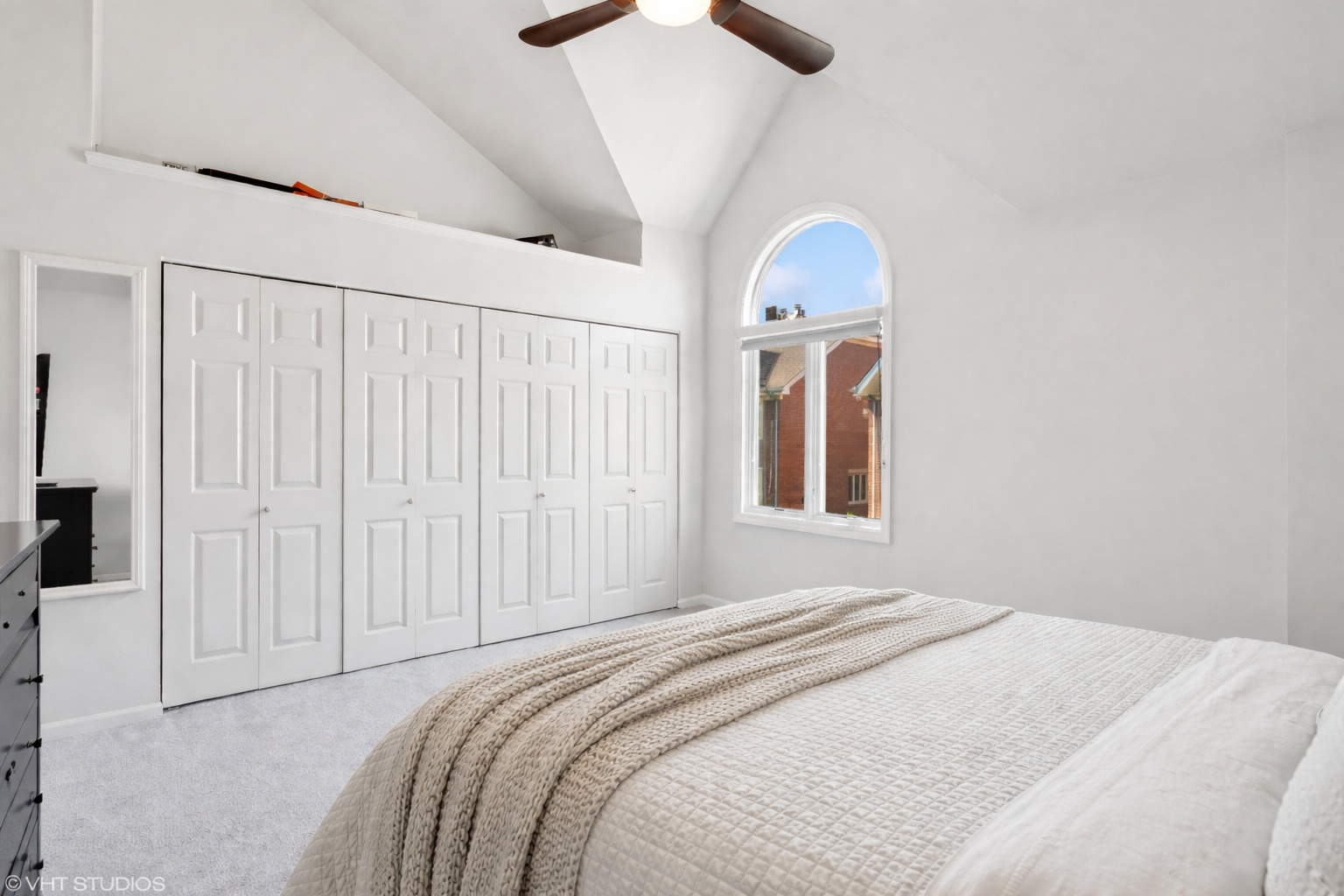 1251 W Fletcher Street Unit: E