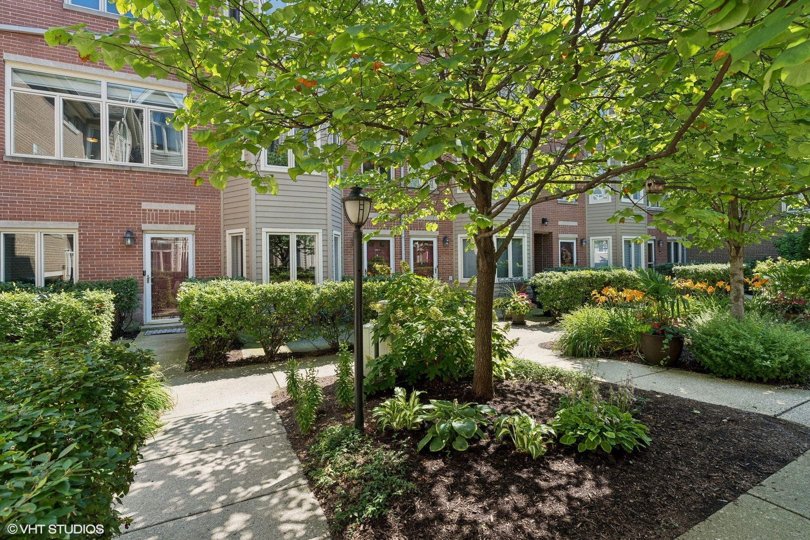 1251 W Fletcher Street Unit: E