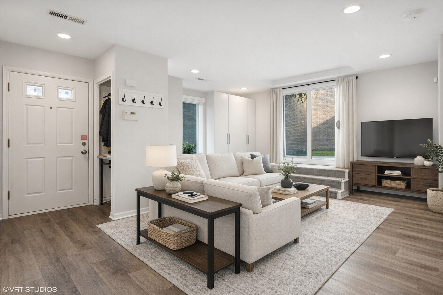 1251 W Fletcher Street Unit: E