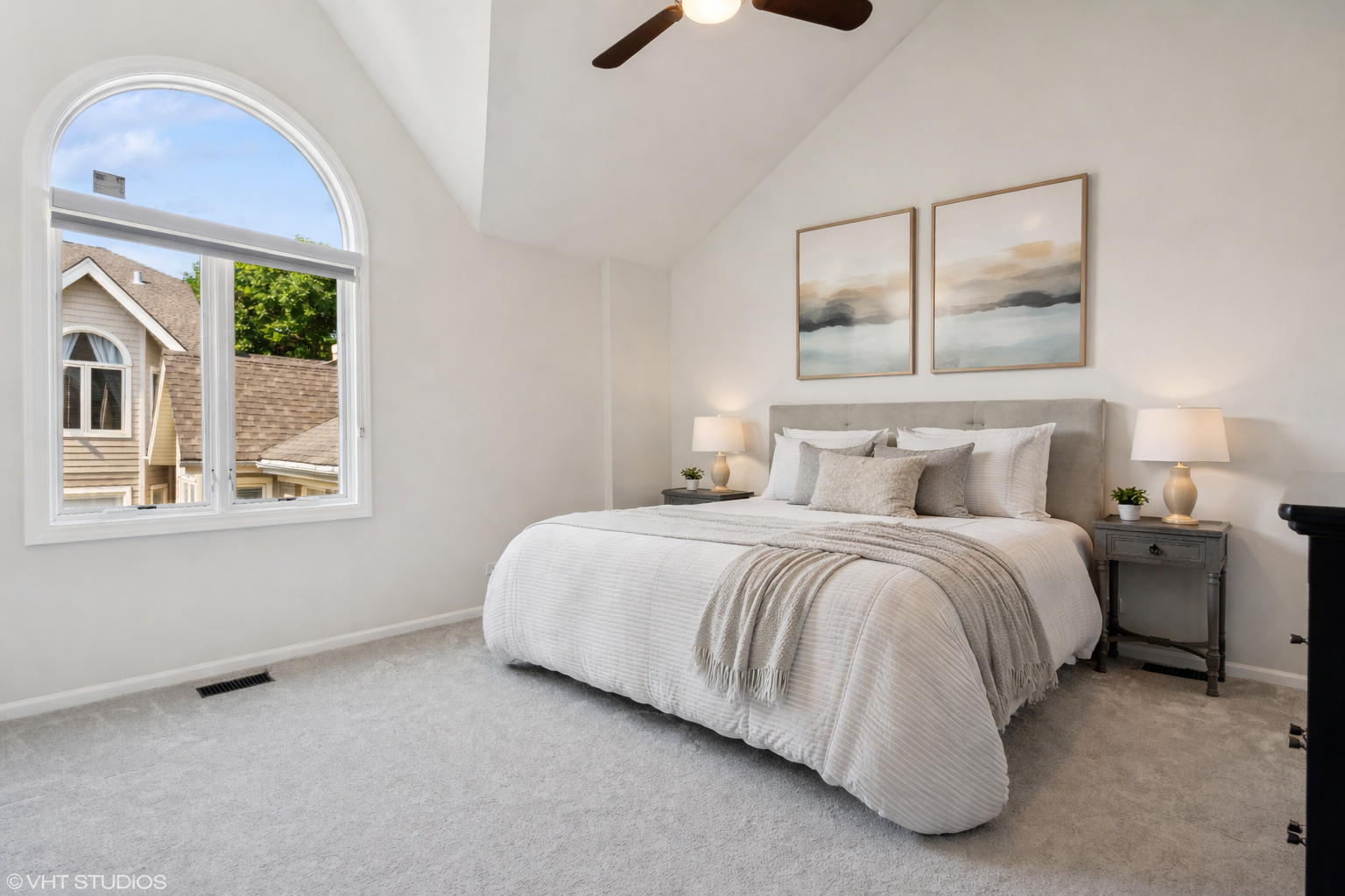 1251 W Fletcher Street Unit: E