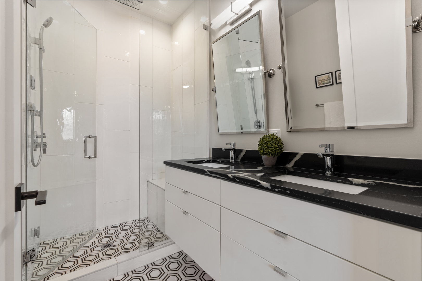 944 N Winchester Avenue Unit: 2