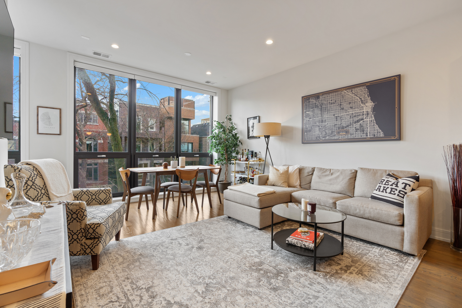 944 N Winchester Avenue Unit: 2