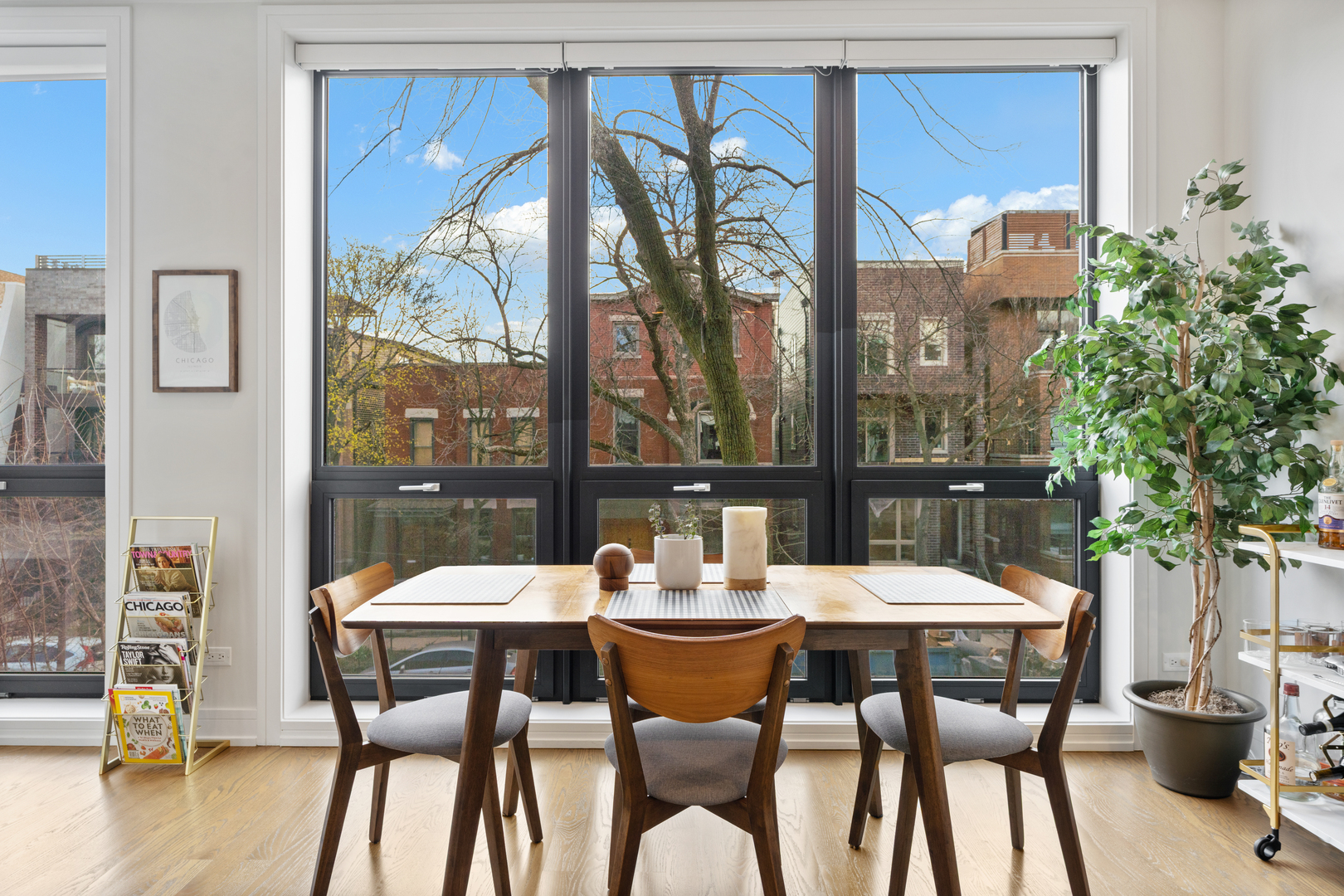 944 N Winchester Avenue Unit: 2