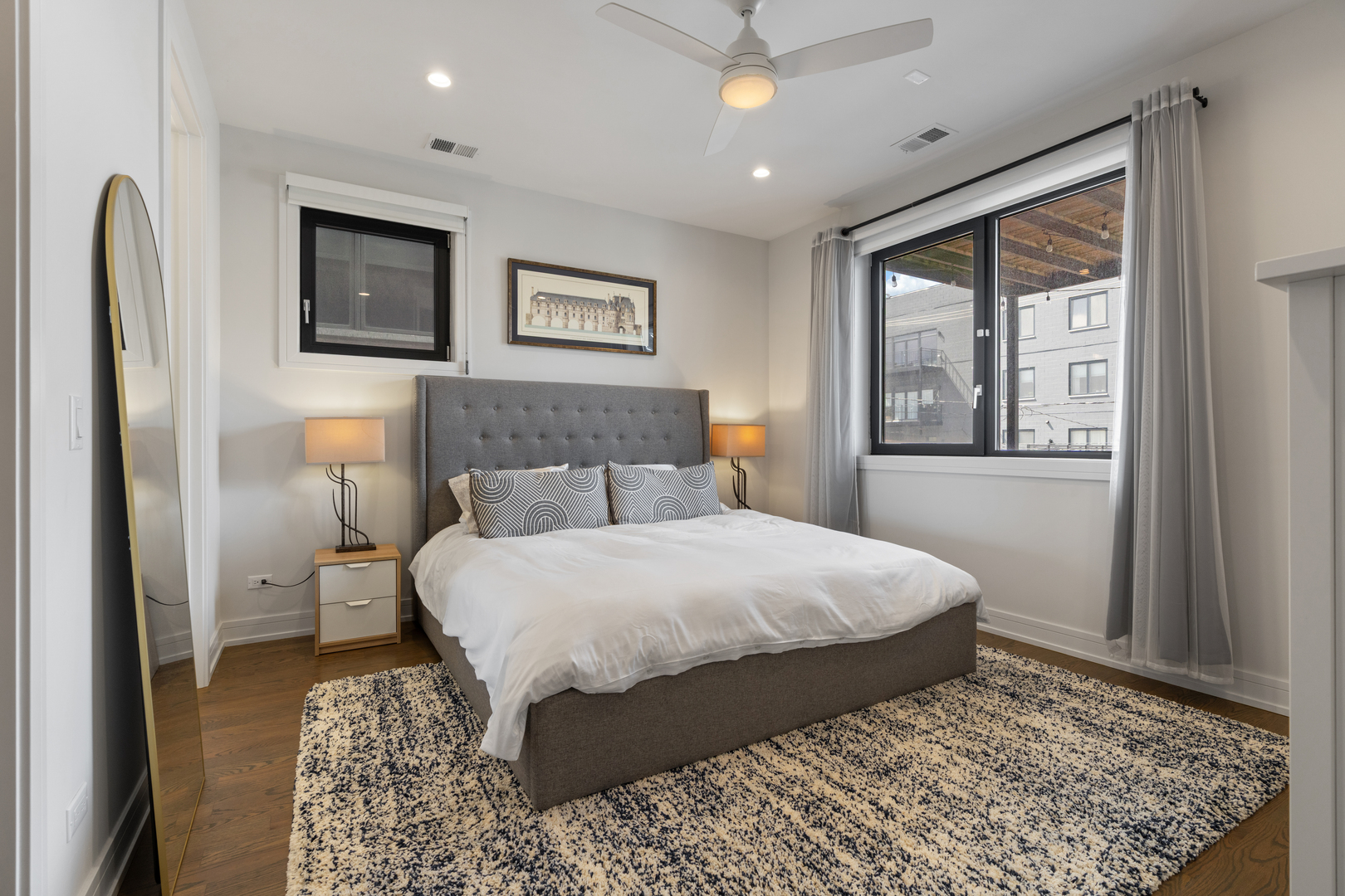 944 N Winchester Avenue Unit: 2