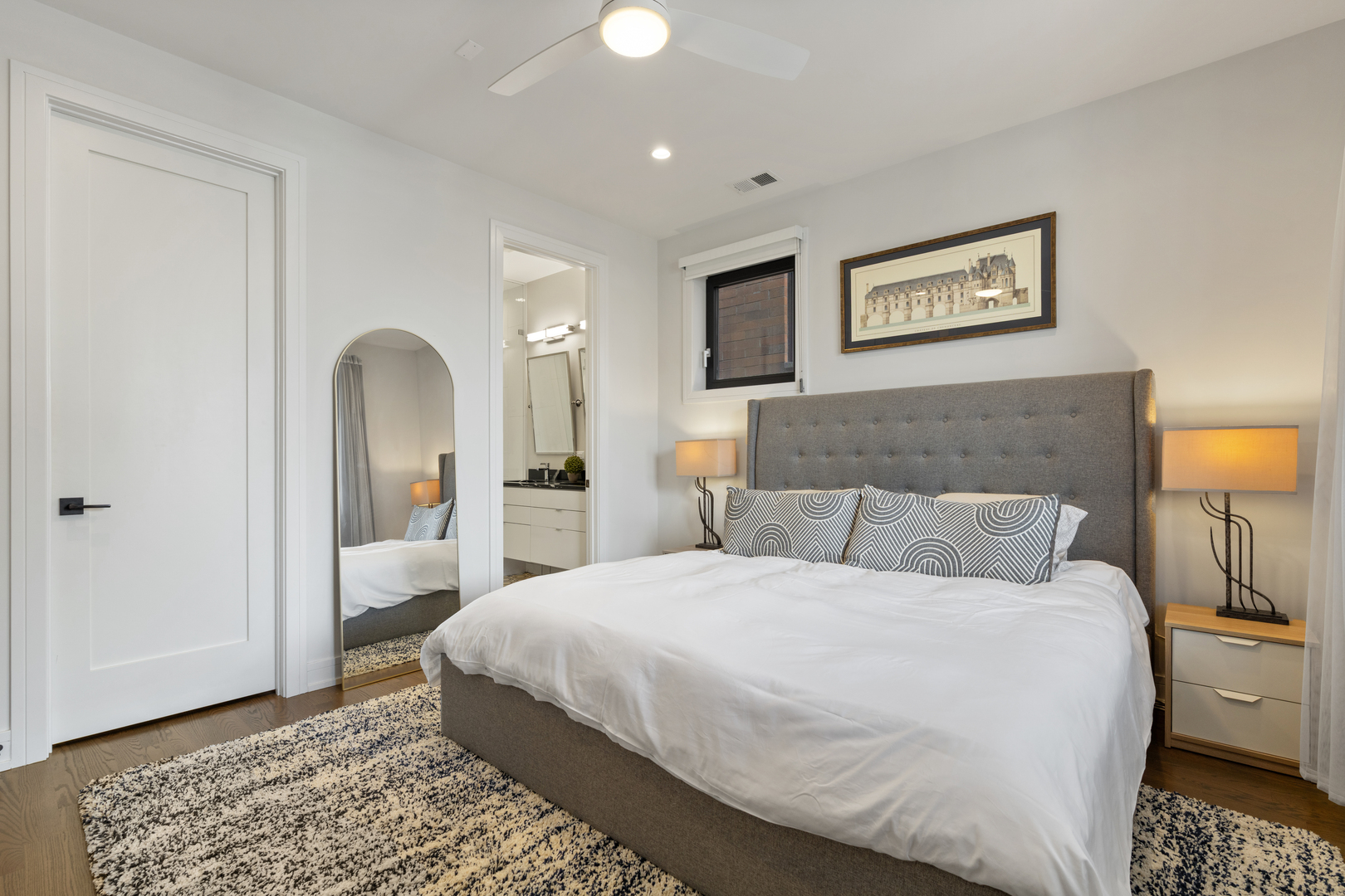 944 N Winchester Avenue Unit: 2