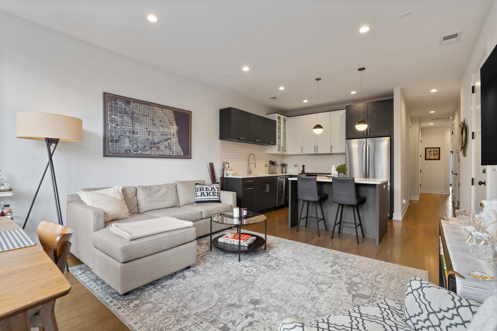 944 N Winchester Avenue Unit: 2