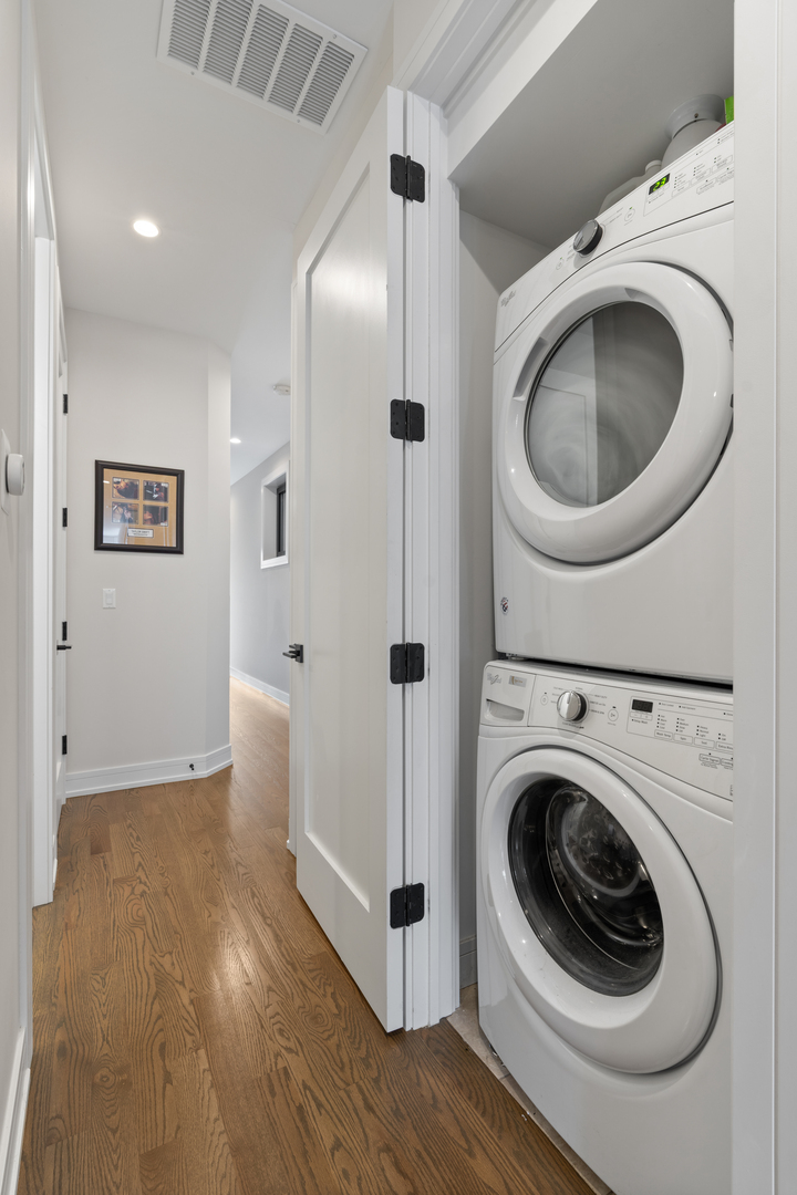 944 N Winchester Avenue Unit: 2