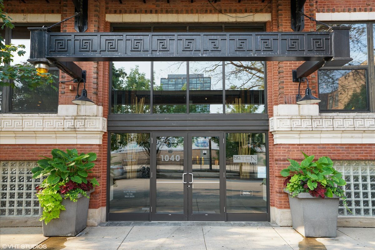 1040 W Adams Street Unit: 110