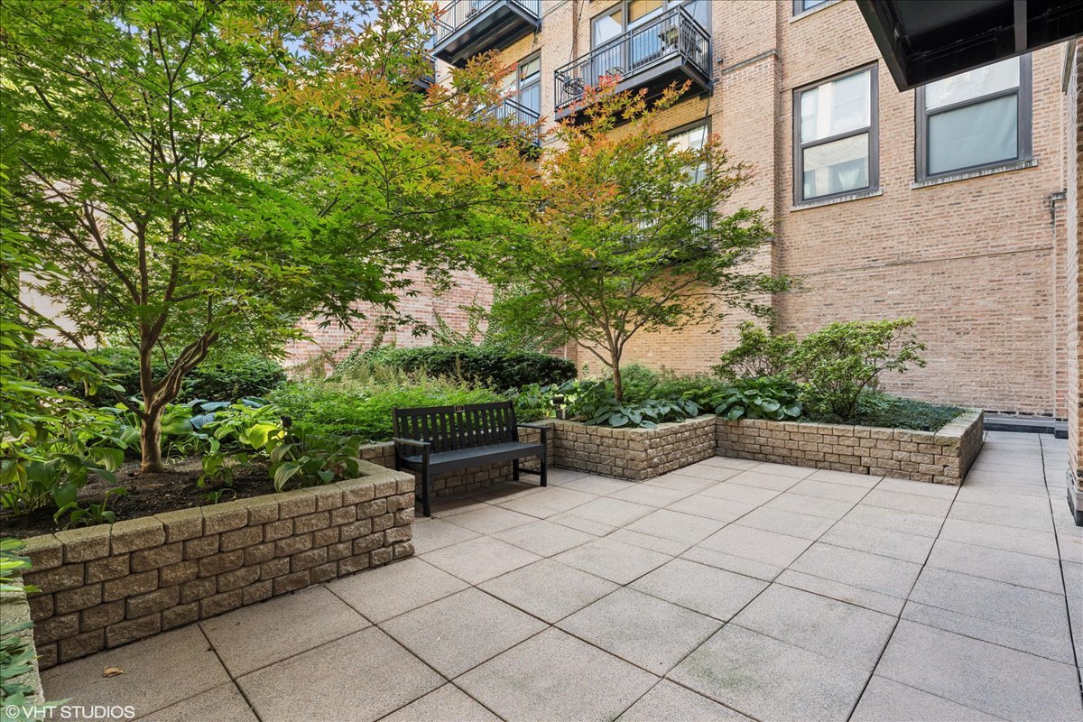 1040 W Adams Street Unit: 110