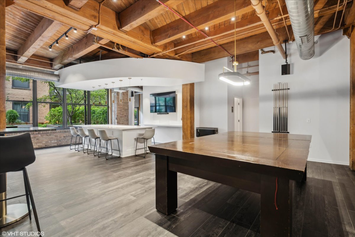 1040 W Adams Street Unit: 110