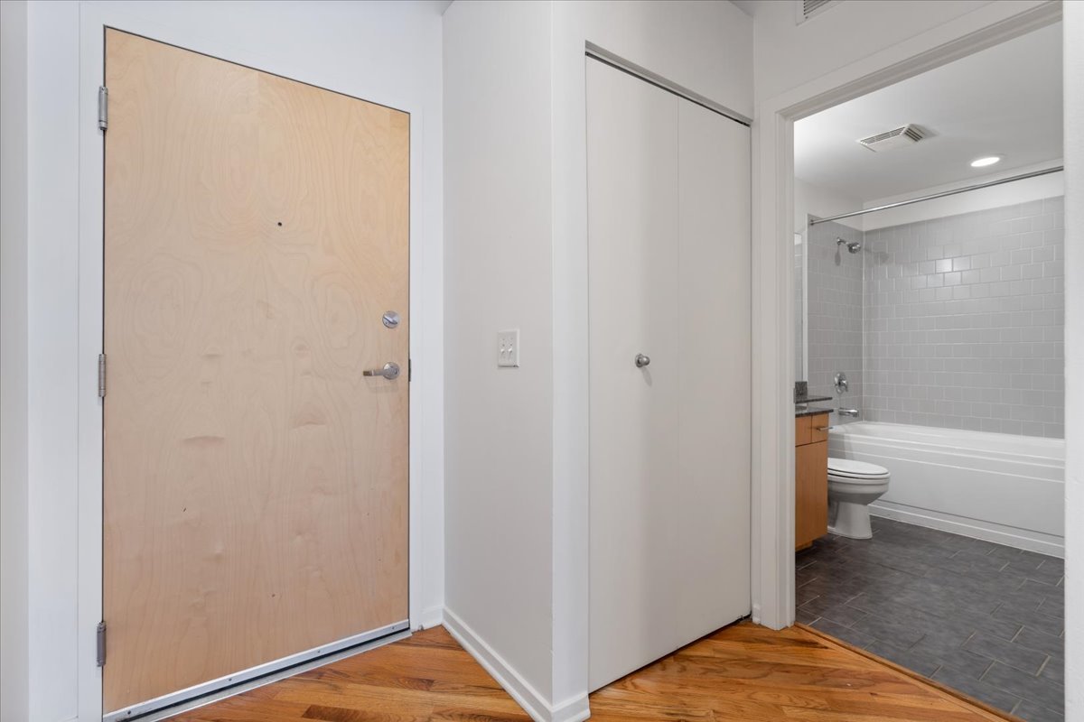 1040 W Adams Street Unit: 110