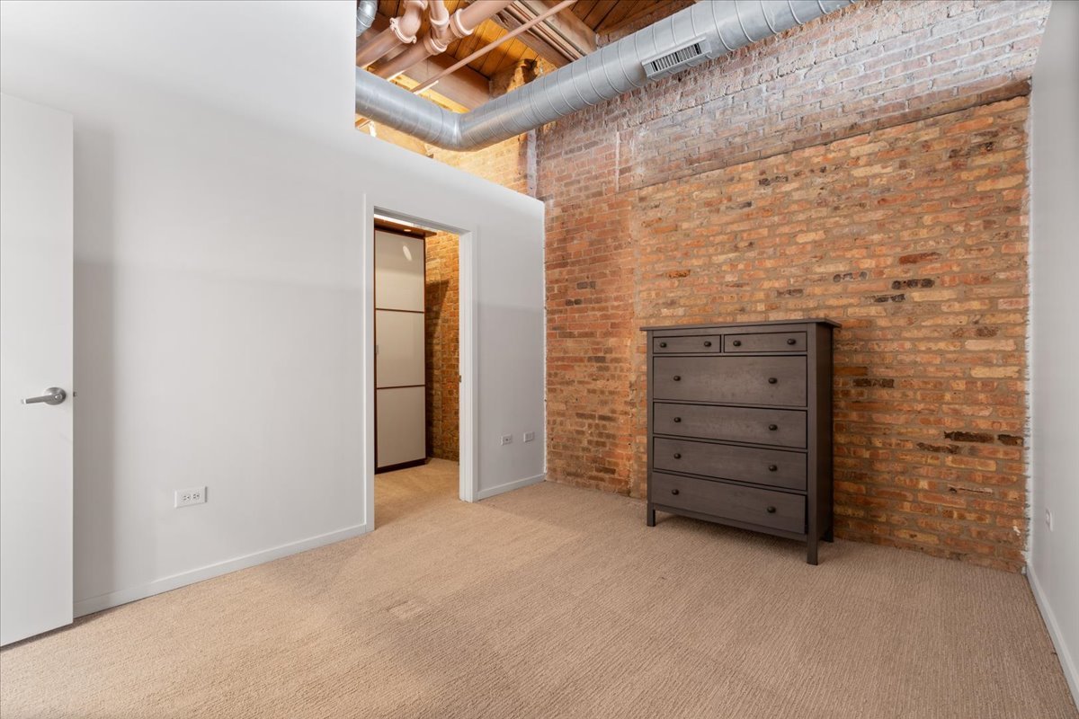 1040 W Adams Street Unit: 110