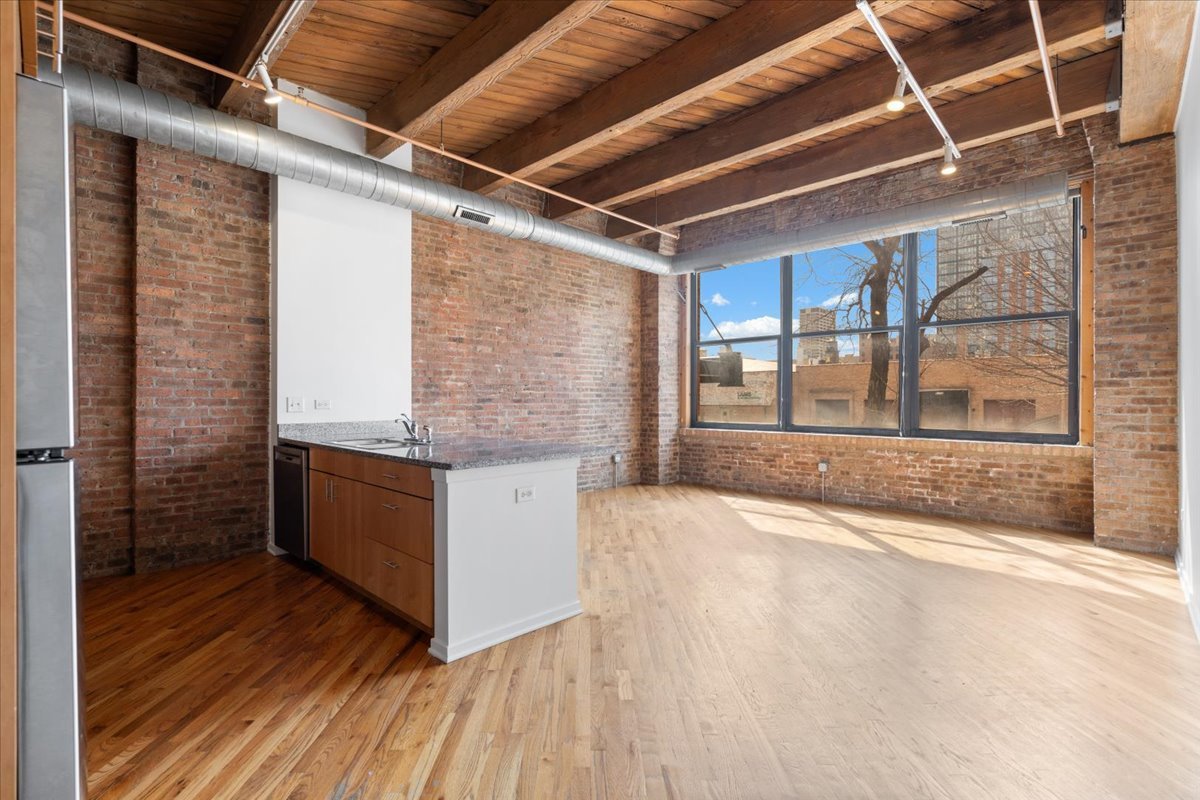 1040 W Adams Street Unit: 110