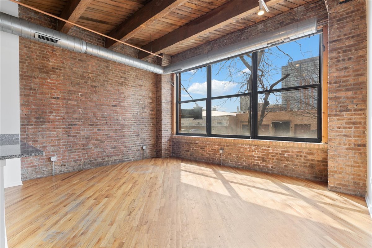 1040 W Adams Street Unit: 110