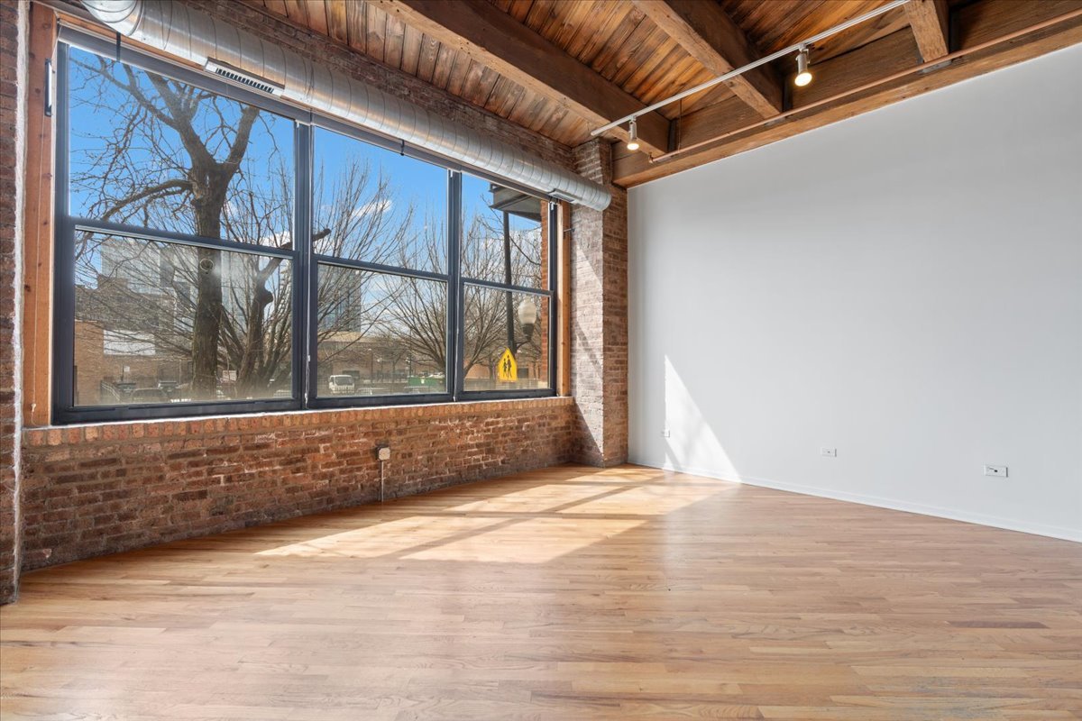 1040 W Adams Street Unit: 110
