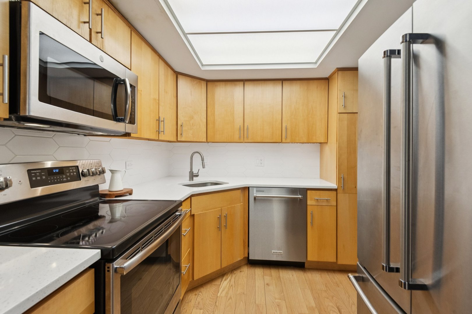 155 N Harbor Drive Unit: 2205