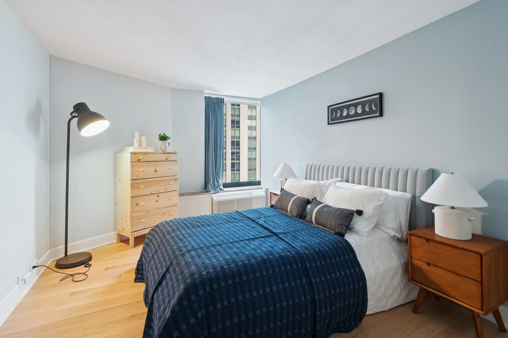 155 N Harbor Drive Unit: 2205
