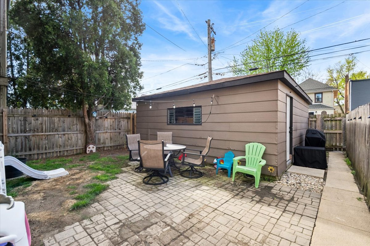 4143 W Cornelia Avenue