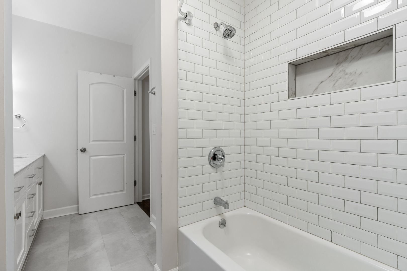 1043 W SCHOOL Street Unit: 207