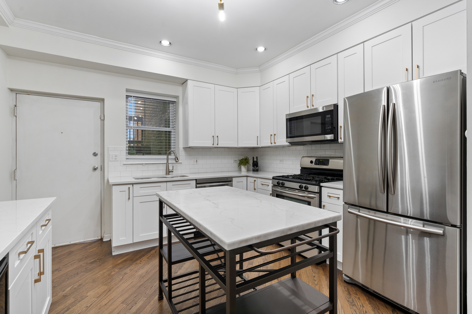 1043 W SCHOOL Street Unit: 207
